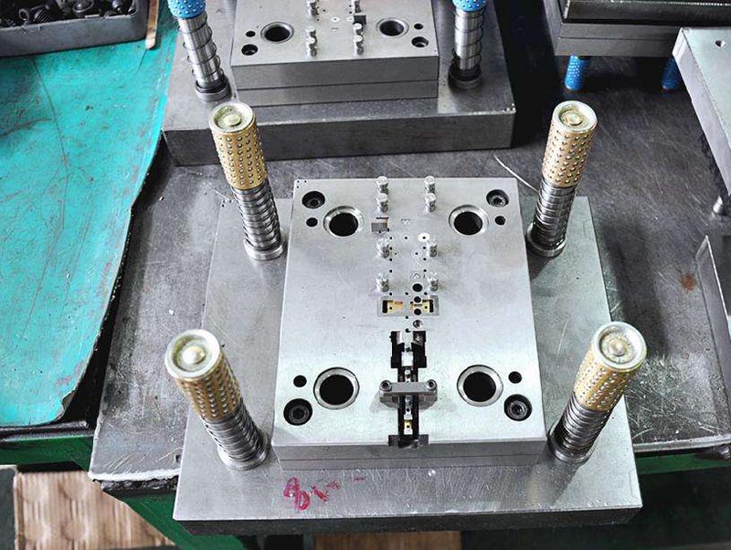 石屏模具制造-01